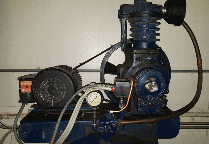Reciprocating air compressor