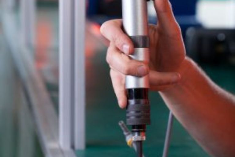 Pneumatic Screwdrivers Explained - What Are They, How They Work, Safety, Maintenance & Buying Guide